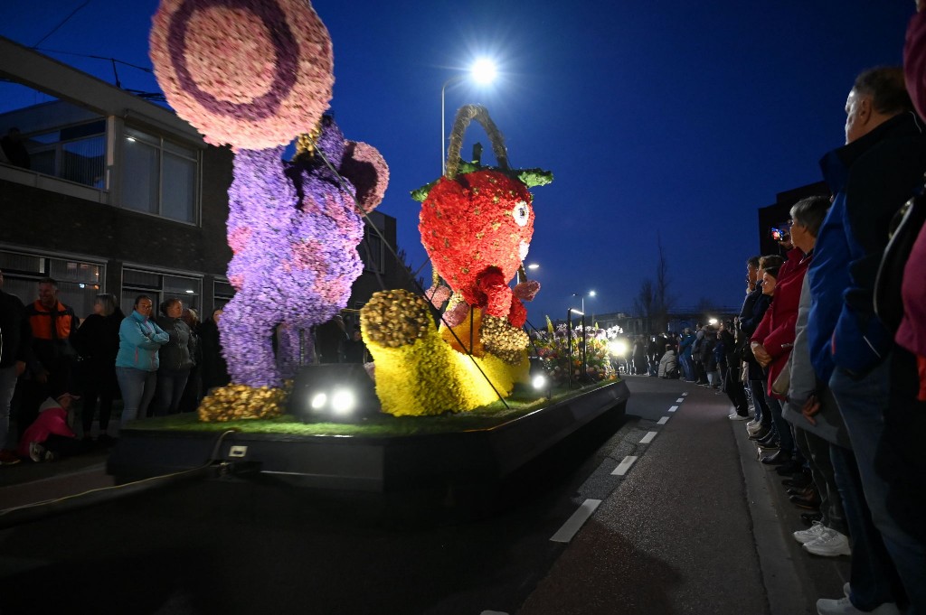 ../Images/Verlicht bloemencorso 2025 078.jpg